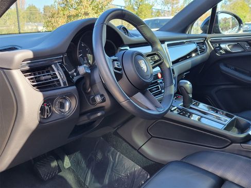 Used 2025 Porsche Macan Loaner image 4