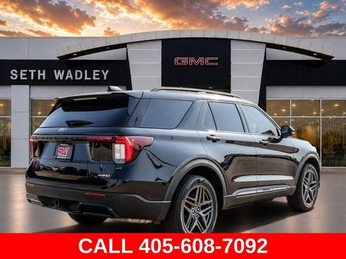 Used 2025 Ford Explorer ST-Line w/ ST-Line Street Pack AWD/4WD image 7