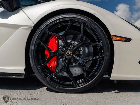 Used 2025 Lamborghini Revuelto AWD/4WD image 33