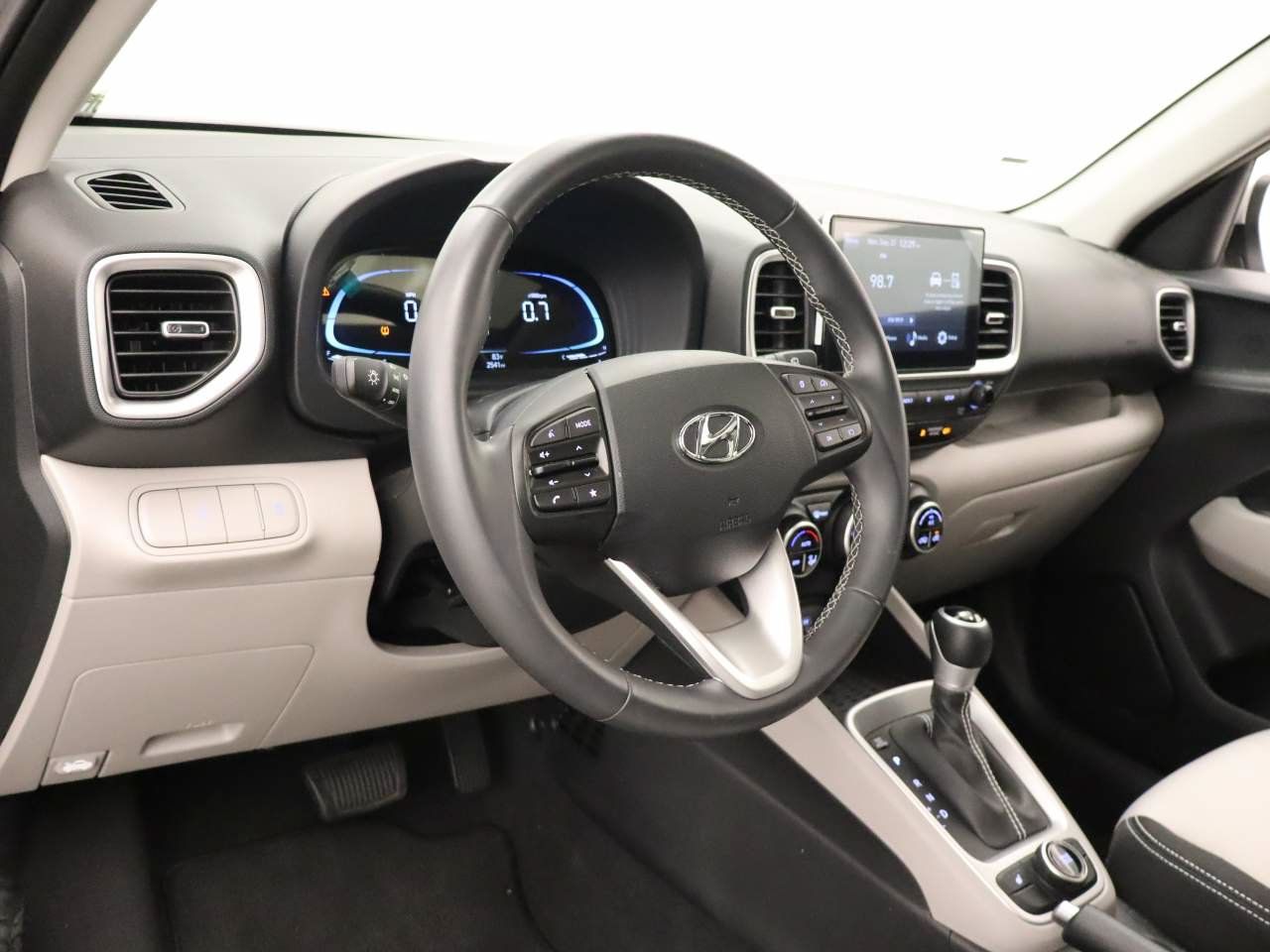Used 2026 Hyundai Venue SEL FWD image 14