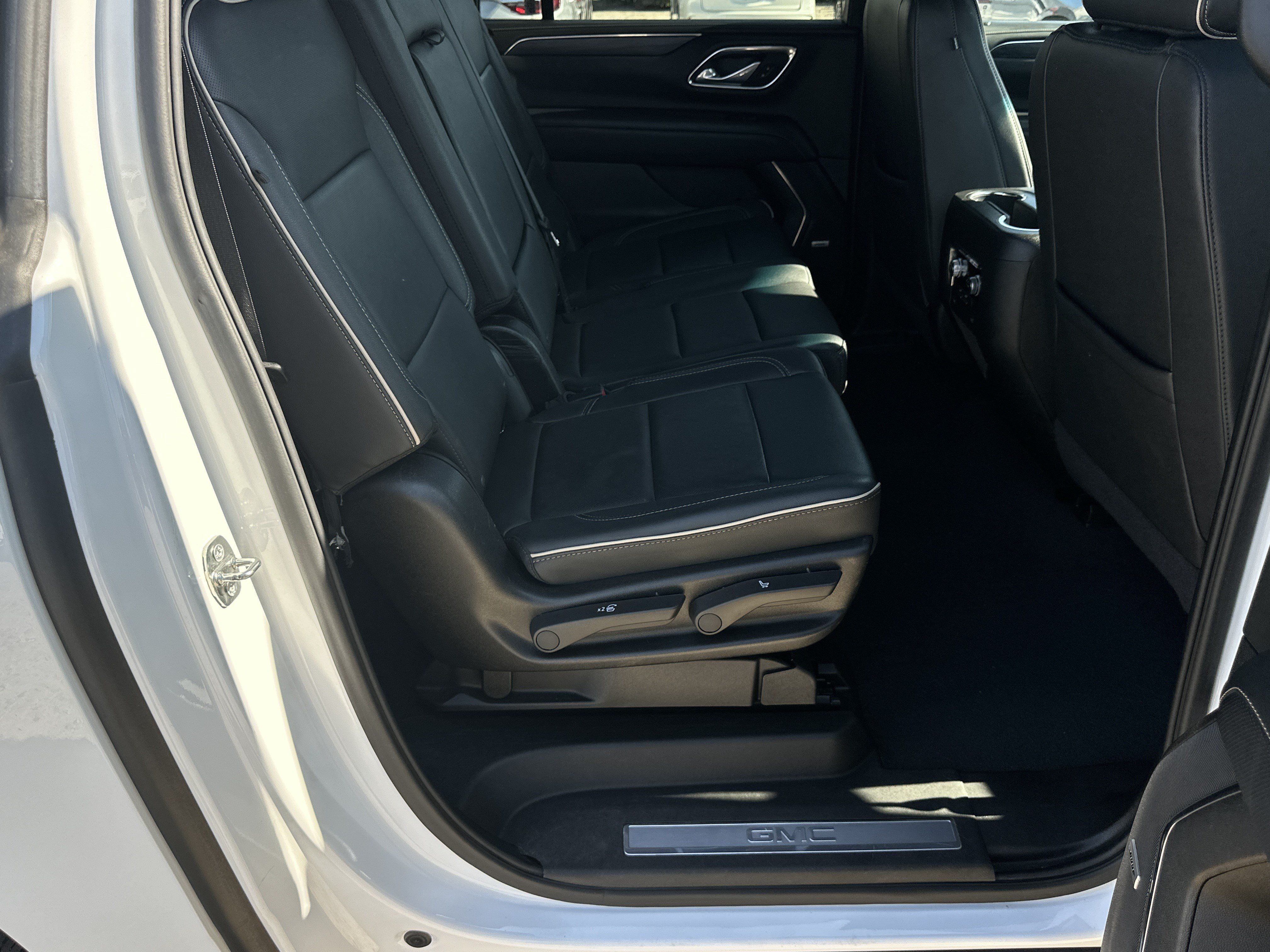 Certified 2024 GMC Yukon XL SLT RWD image 16