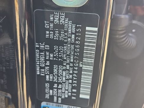 Used 2025 Kia Telluride S FWD image 3