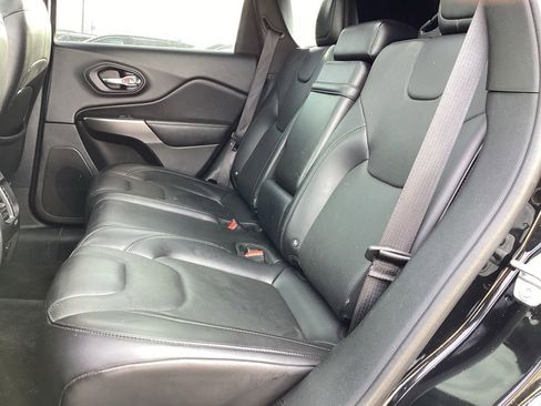 Used 2019 Jeep Cherokee Limited image 45