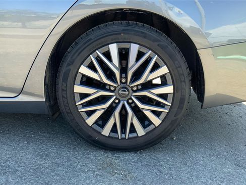 Used 2024 Nissan Altima 2.5 SV FWD image 28