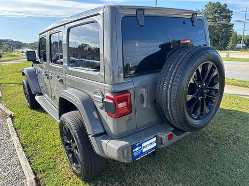 Used 2022 Jeep Wrangler Unlimited Sahara AWD/4WD image 4