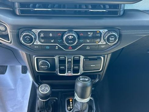 Used 2024 Jeep Wrangler Unlimited Sahara AWD/4WD image 21