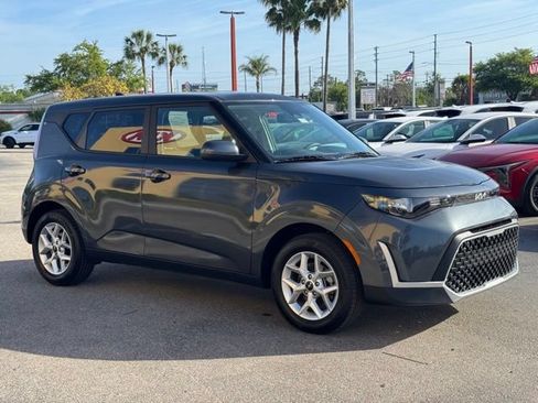 Certified 2025 Kia Soul LX w/ LX Technology Package FWD image 7