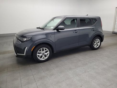 Used 2025 Kia Soul LX image 2