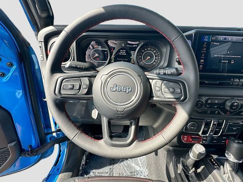 Used 2024 Jeep Wrangler Unlimited Rubicon w/ Convenience Group AWD/4WD image 11