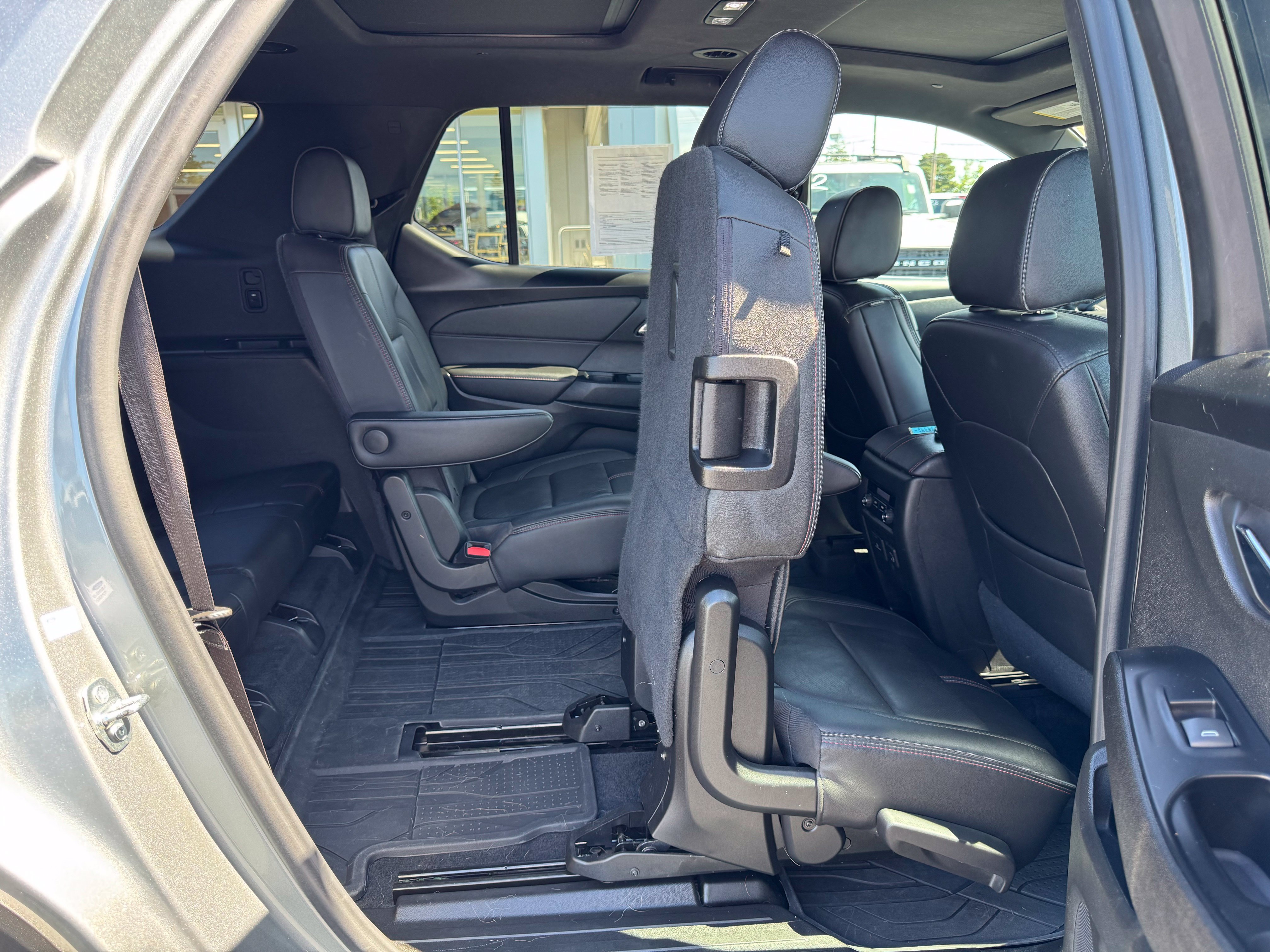 Used 2023 Chevrolet Traverse RS w/ LPO, Cargo Package AWD/4WD image 30