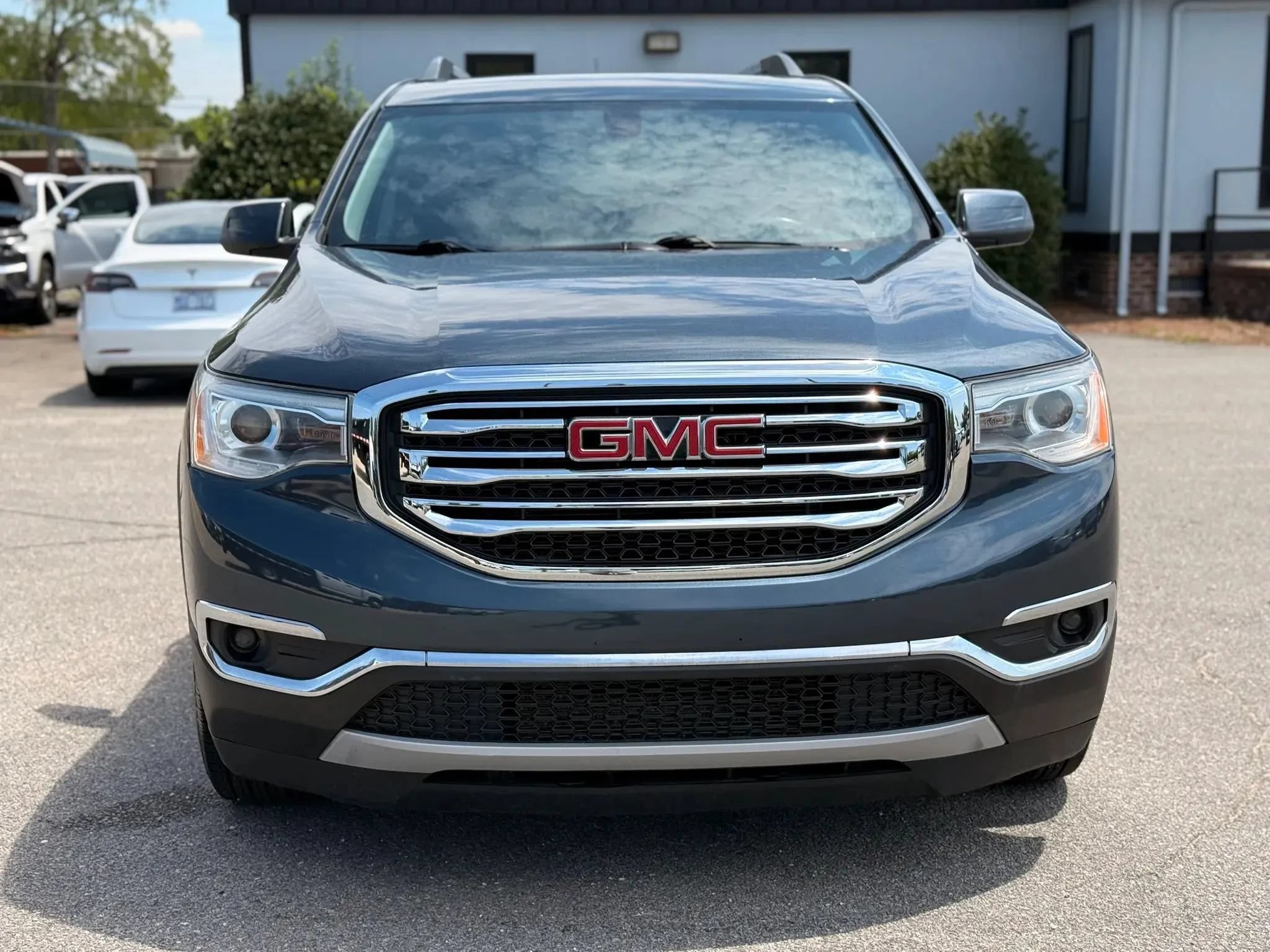 Used 2019 GMC Acadia SLE AWD/4WD image 4
