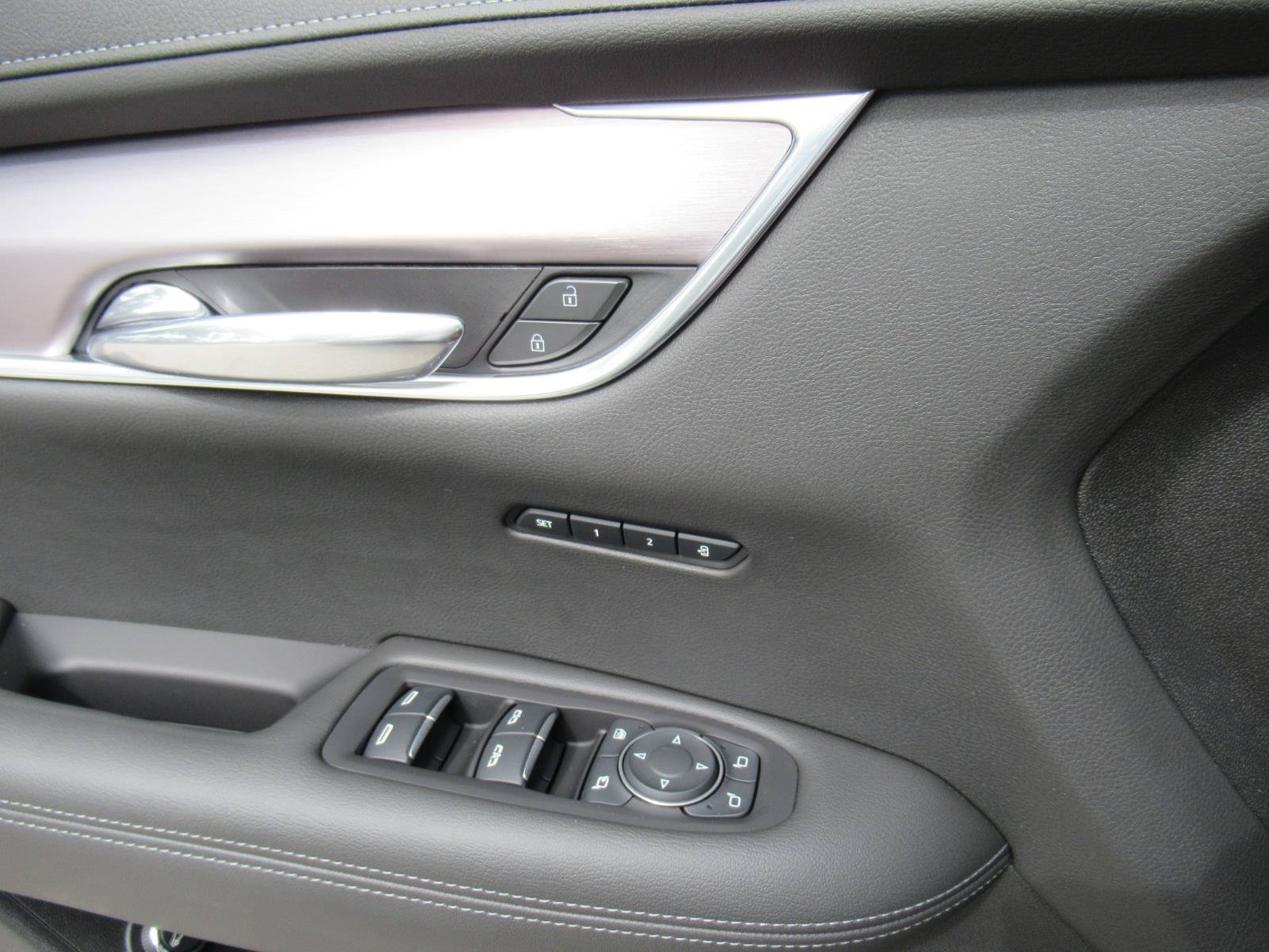 Used 2025 Cadillac XT6 Luxury FWD image 22
