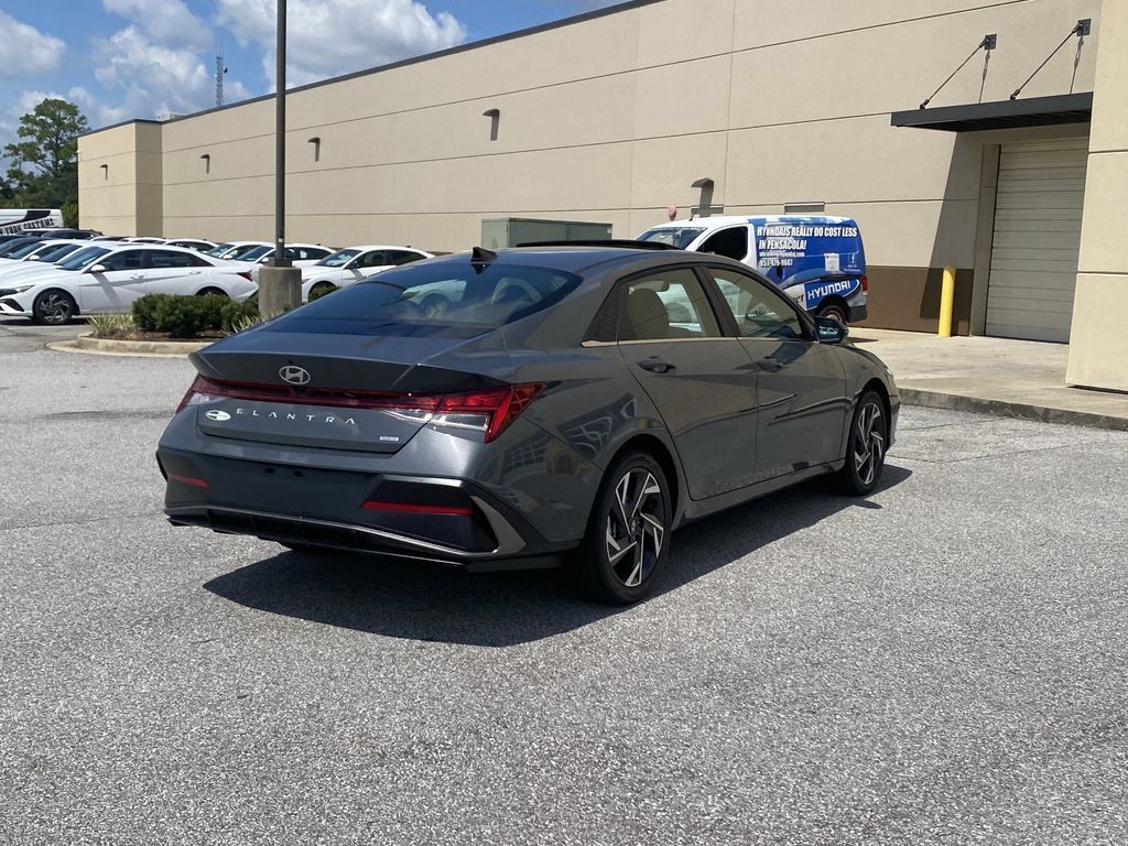 New 2026 Hyundai Elantra Limited FWD image 8