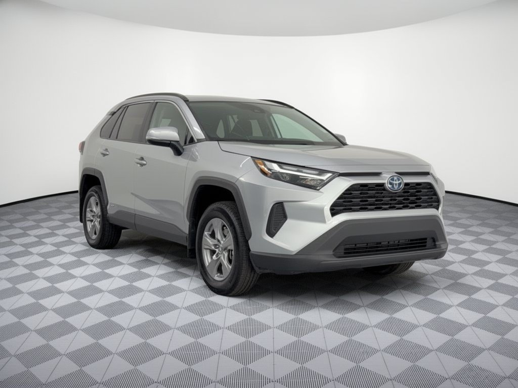Used 2024 Toyota RAV4 XLE AWD/4WD image 7
