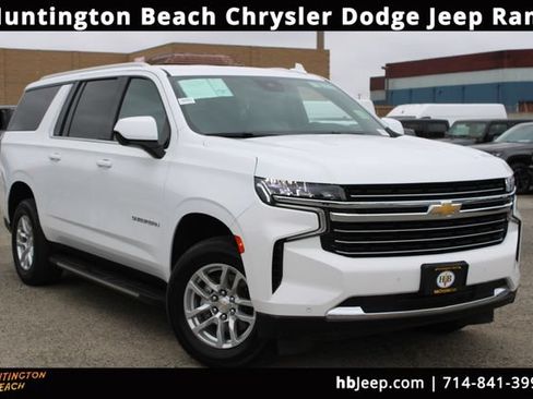 Used 2024 Chevrolet Suburban LT RWD image 1