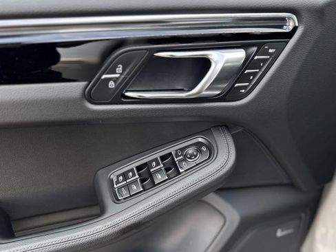Used 2026 Porsche Macan AWD/4WD image 14