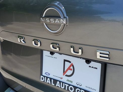 Used 2023 Nissan Rogue SV AWD/4WD image 7