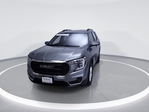 Used 2023 GMC Terrain SLE w/ Driver Convenience Package FWD image 5
