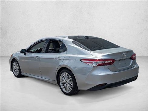 Used 2019 Toyota Camry XLE FWD image 7