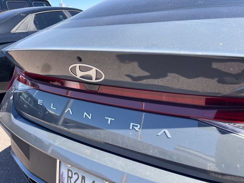 Used 2025 Hyundai Elantra SE FWD image 6
