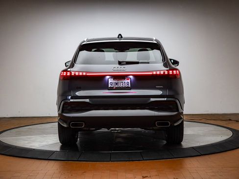 Certified 2025 Audi Q5 Premium w/ Convenience Package image 5