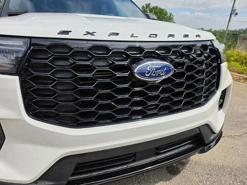 Certified 2025 Ford Explorer ST-Line w/ Premium Package RWD image 18