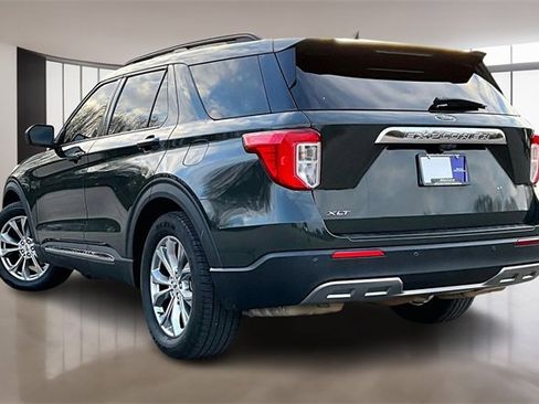 Used 2022 Ford Explorer XLT w/ Equipment Group 202A image 4