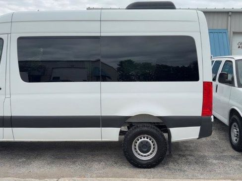Used 2019 Freightliner Sprinter 2500 AWD/4WD image 19