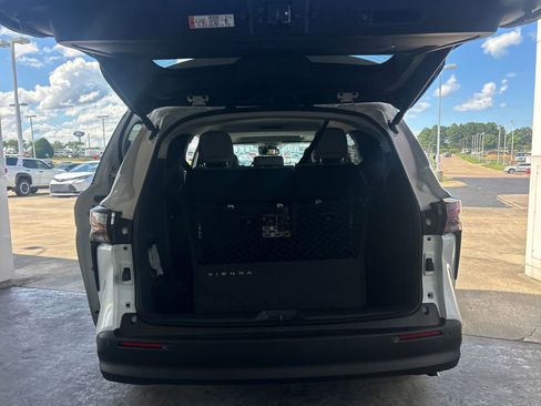 New 2026 Toyota Sienna XLE FWD image 33