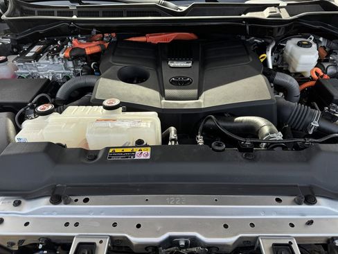 Used 2023 Toyota Tundra Capstone AWD/4WD image 33
