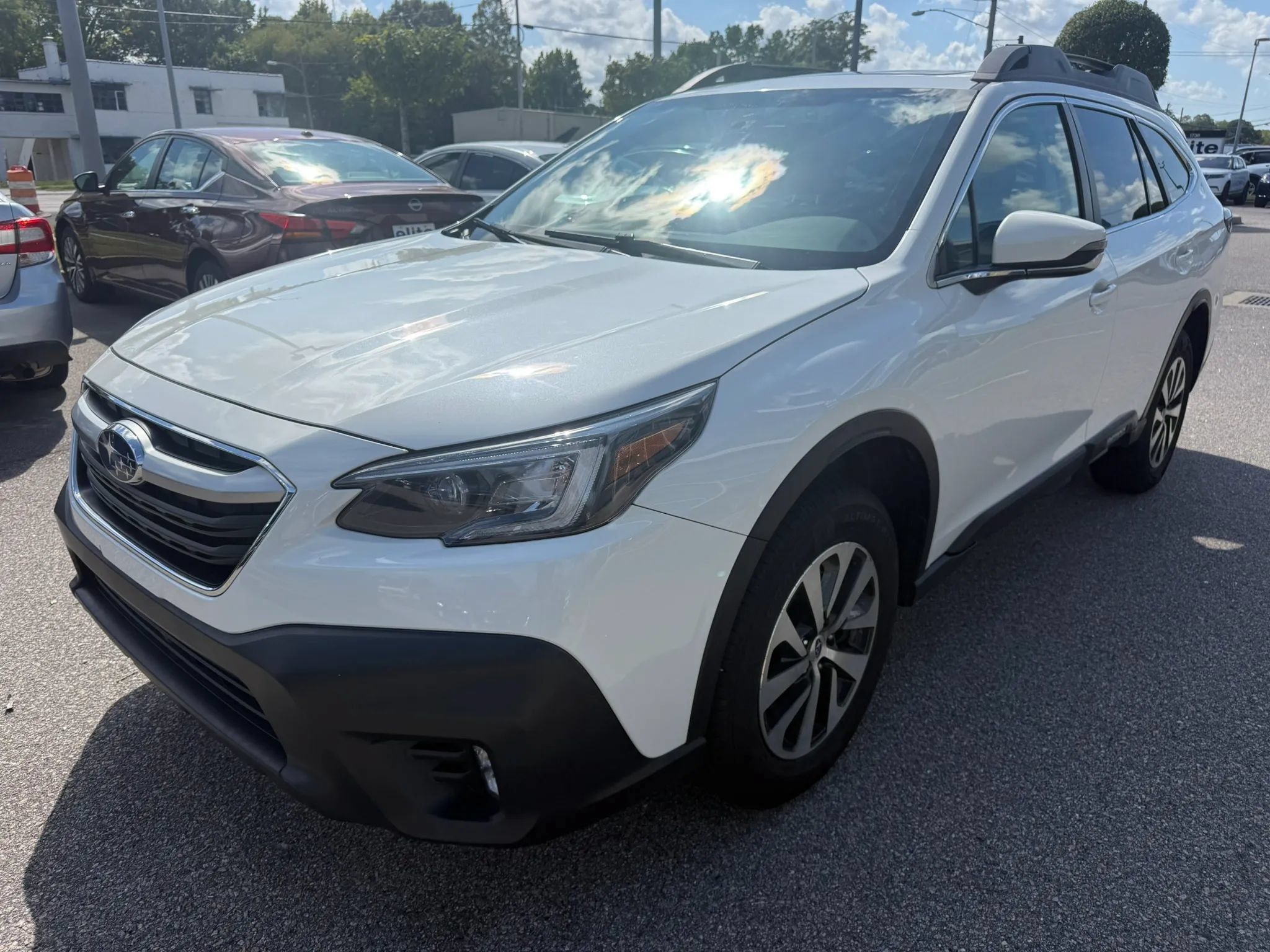 Used 2022 Subaru Outback Premium AWD/4WD image 3