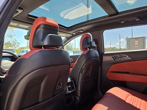 Used 2025 Kia Sportage SX image 19