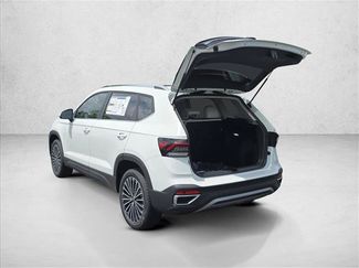 New 2026 Volkswagen Taos SE FWD video 3