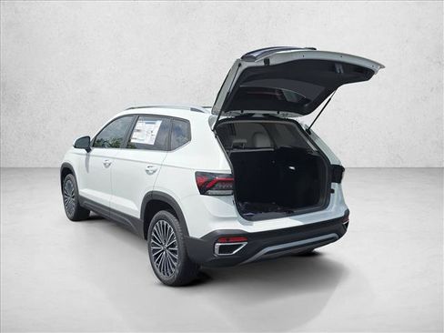 New 2026 Volkswagen Taos SE FWD image 3