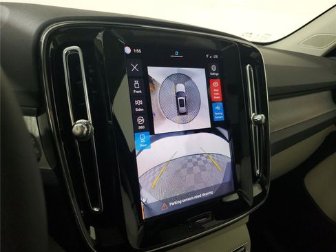 Certified 2025 Volvo XC40 B5 Plus AWD/4WD image 25