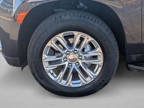 Used 2023 GMC Yukon XL SLT image 9