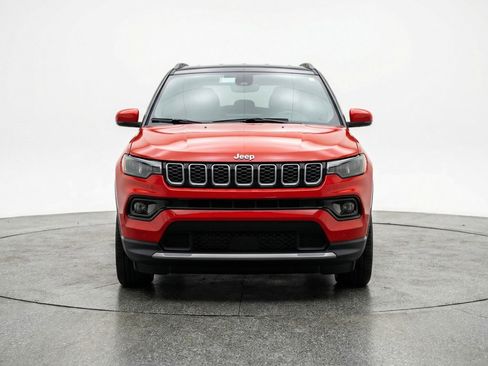 Used 2025 Jeep Compass Limited AWD/4WD image 2