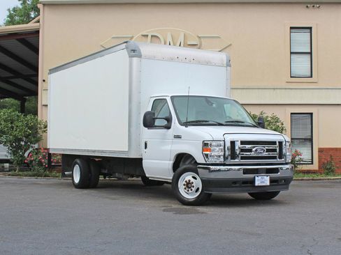 Used 2026 Ford E-350 and Econoline 350 Super Duty w/ Power Equipment Group RWD image 4
