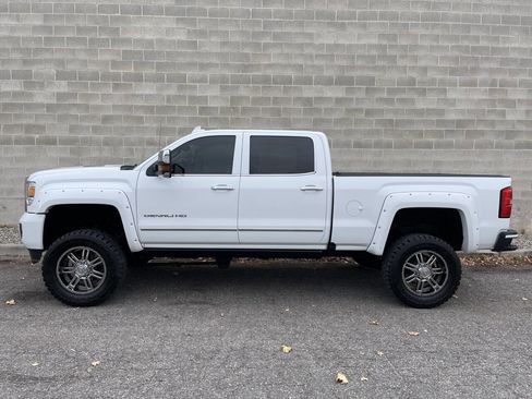 Used 2016 GMC Sierra 2500 Denali w/ Duramax Plus Package image 10