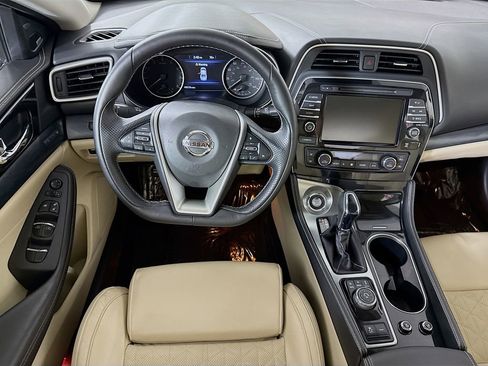 Used 2019 Nissan Maxima Platinum image 3
