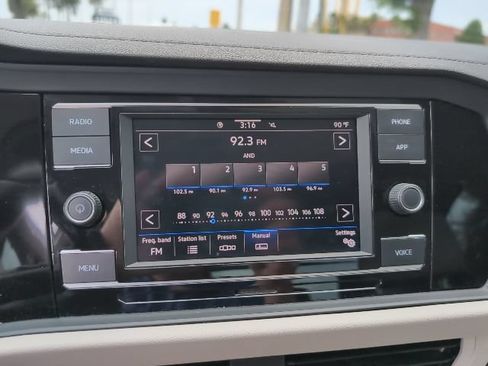 Used 2023 Volkswagen Jetta SE w/ Panoramic Sunroof Package FWD image 14