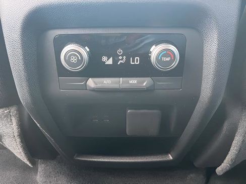 Used 2025 GMC Acadia Elevation image 32