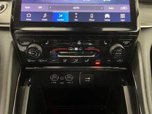 Used 2023 Jeep Grand Cherokee Limited image 34