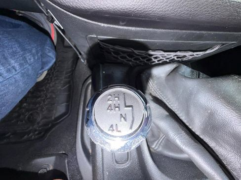 Used 2017 Jeep Wrangler Unlimited Sahara w/ Connectivity Group AWD/4WD image 13