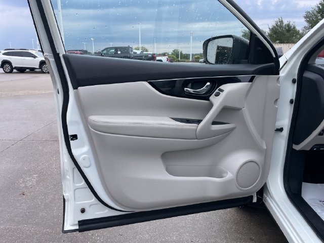 Used 2017 Nissan Rogue Sport SL w/ SL Premium Package FWD image 20