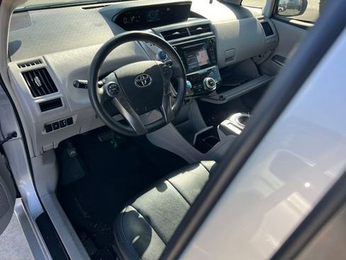 Used 2017 Toyota Prius V Three image 11