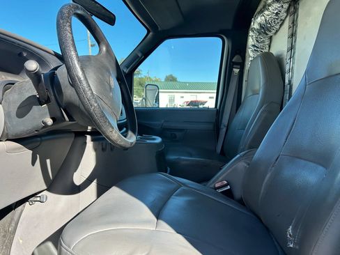 Used 2002 Ford E-350 and Econoline 350 Super Duty RWD image 9