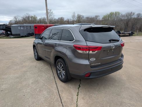 Used 2019 Toyota Highlander XLE image 7