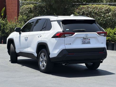 Used 2022 Toyota RAV4 XLE FWD image 5