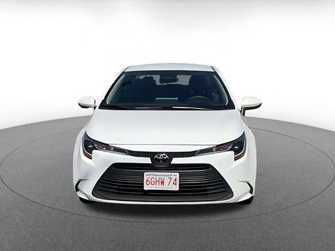 Used 2025 Toyota Corolla LE FWD image 4